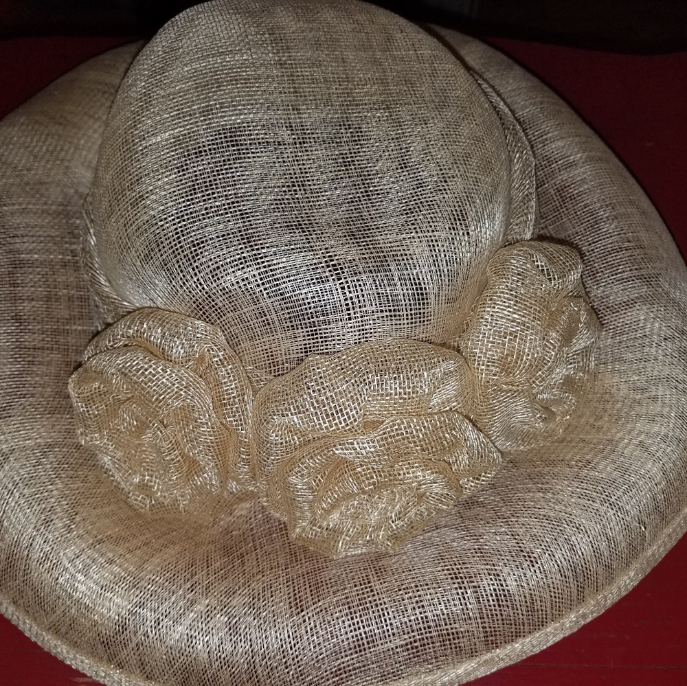Vintage 100 percent Straw Ladies Hat